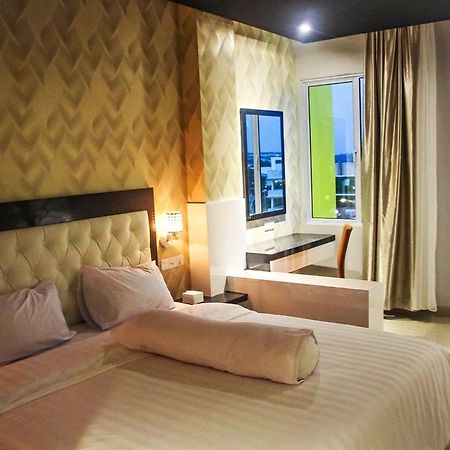 Kaliban Hotel Batam Екстер'єр фото