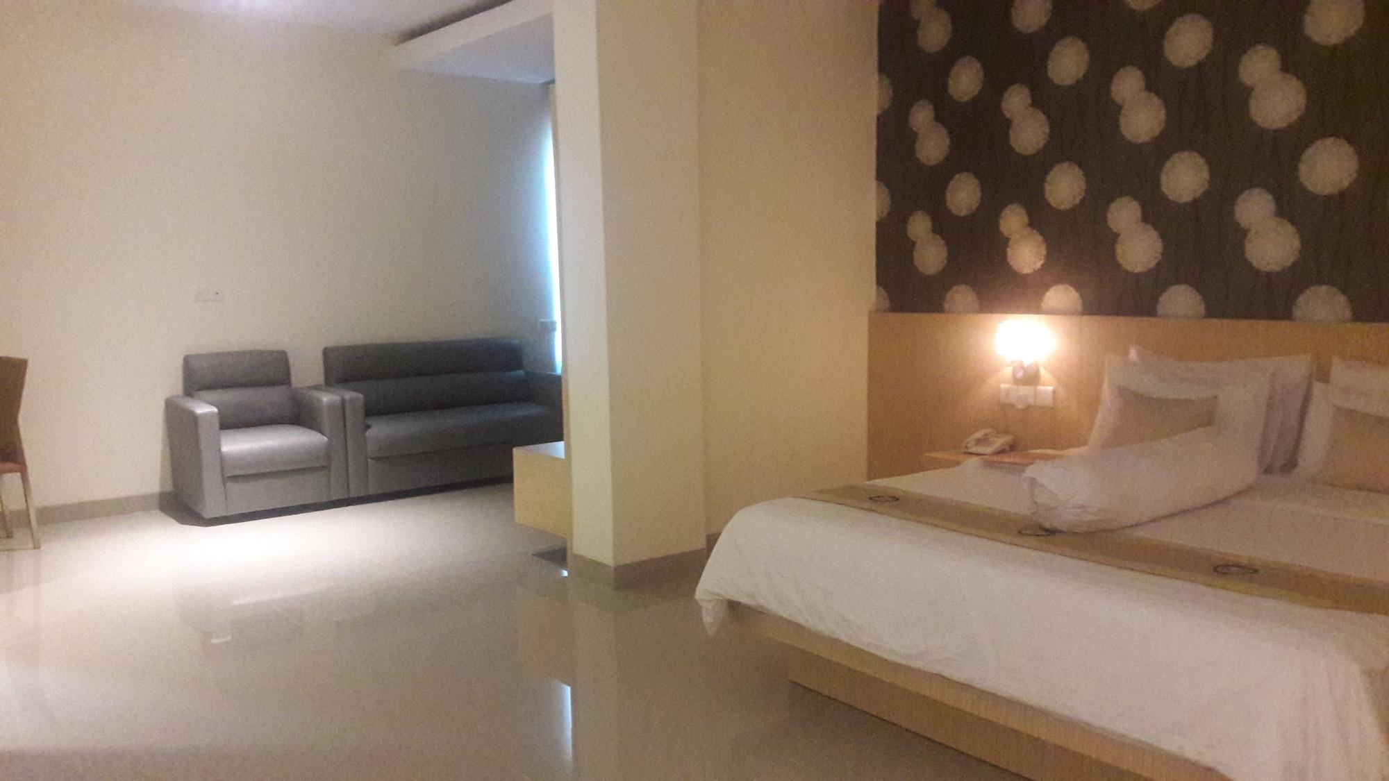 Kaliban Hotel Batam Екстер'єр фото