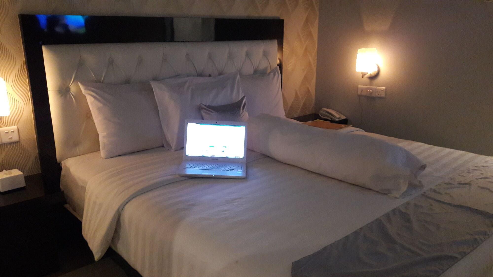 Kaliban Hotel Batam Екстер'єр фото